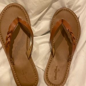 New sandals ! Never worn !